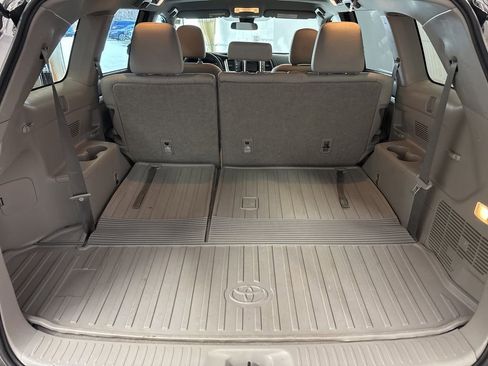Used 2018 Toyota Highlander LE image 11