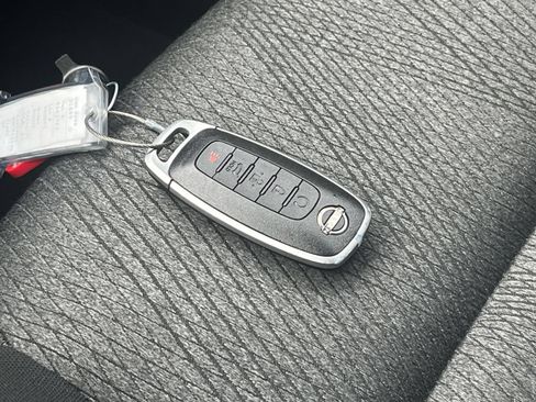 Used 2025 Nissan Rogue SV AWD/4WD image 21