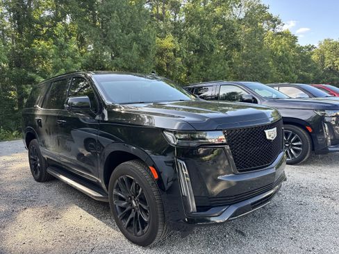 Used 2024 Cadillac Escalade Sport w/ LPO, ONYX Package AWD/4WD image 4