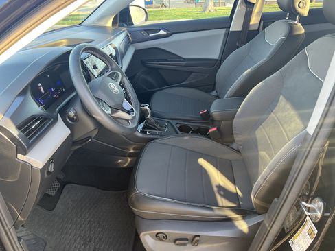 Used 2023 Volkswagen Taos SE w/ Panoramic Sunroof Package image 16