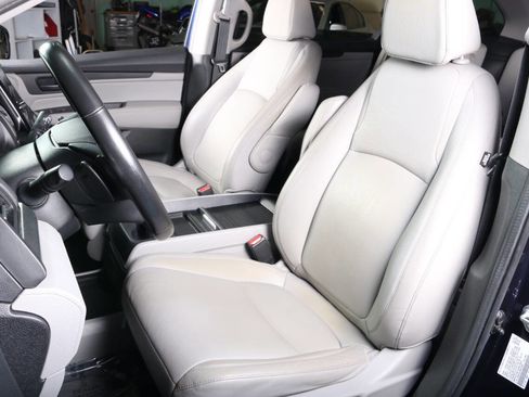 Used 2019 Honda Odyssey EX-L image 3