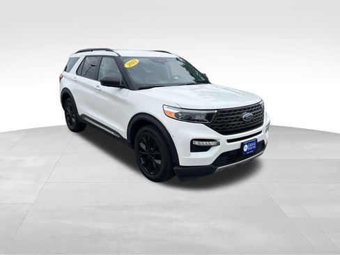 Used 2023 Ford Explorer XLT w/ Equipment Group 202A AWD/4WD image 11