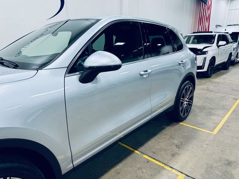 Used 2016 Porsche Cayenne S image 21