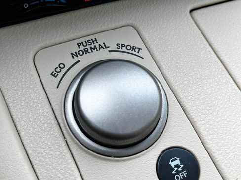 Used 2016 Lexus ES 350 w/ Ultra Luxury Package FWD image 32