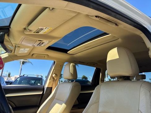 Used 2017 Toyota Highlander XLE w/ Carpet Mat Package AWD/4WD image 8