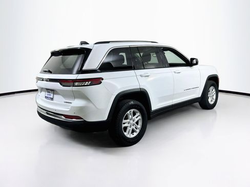 Used 2023 Jeep Grand Cherokee Laredo AWD/4WD image 5