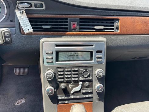 Used 2010 Volvo XC70 3.2 image 15