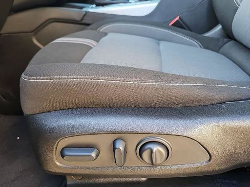 Used 2025 Chevrolet Blazer LT FWD image 26