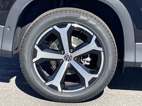 New 2026 Volkswagen Tiguan SE AWD/4WD image 9