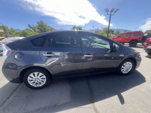 Used 2015 Toyota Prius Prime Plug-In Hybrid FWD image 4