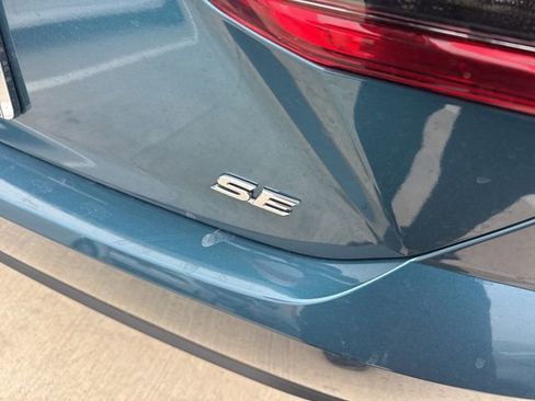 Used 2025 Toyota Camry SE image 4