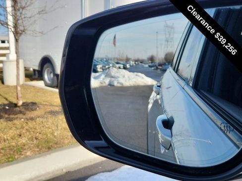 Used 2025 Jeep Grand Cherokee Limited w/ Luxury Tech Group II image 35