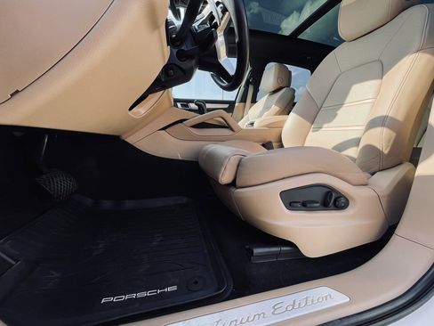 Used 2023 Porsche Cayenne Platinum Edition image 23
