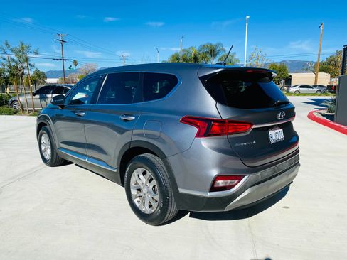 Used 2019 Hyundai Santa Fe SE image 3