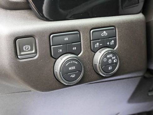 Used 2024 Chevrolet Silverado 2500 LT AWD/4WD image 5