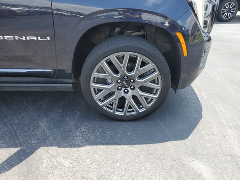 Used 2025 GMC Yukon XL Denali Ultimate AWD/4WD image 5