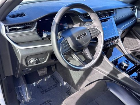 Certified 2023 Jeep Grand Cherokee L Laredo image 9