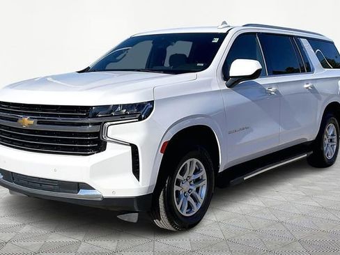 Used 2024 Chevrolet Suburban LT image 3