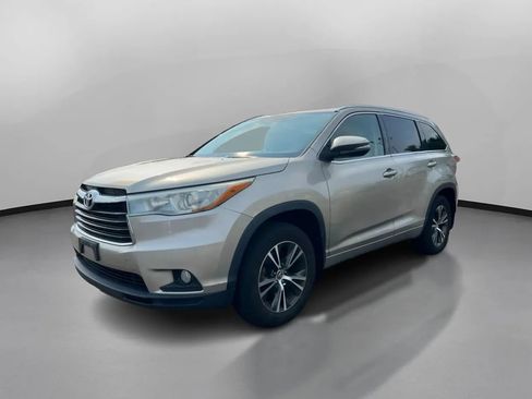 Used 2016 Toyota Highlander XLE AWD/4WD image 5