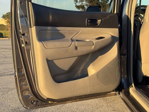 Used 2012 Toyota Tacoma 4x4 Double Cab image 21