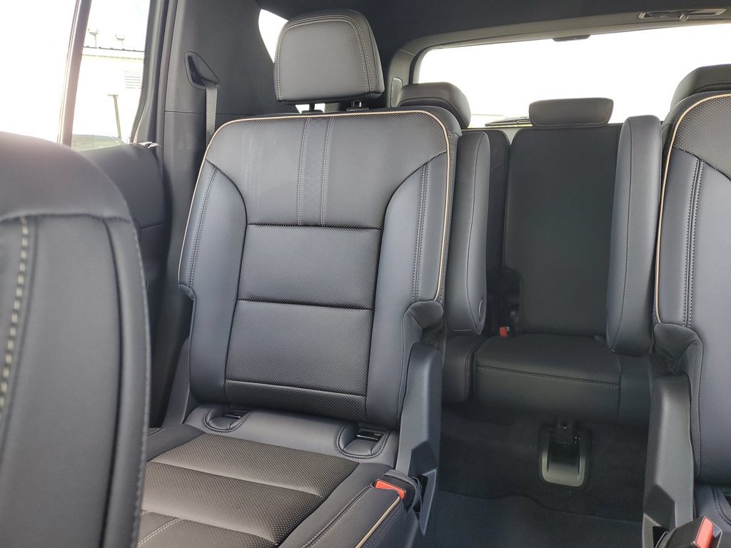 New 2026 Chevrolet Traverse High Country AWD/4WD image 12