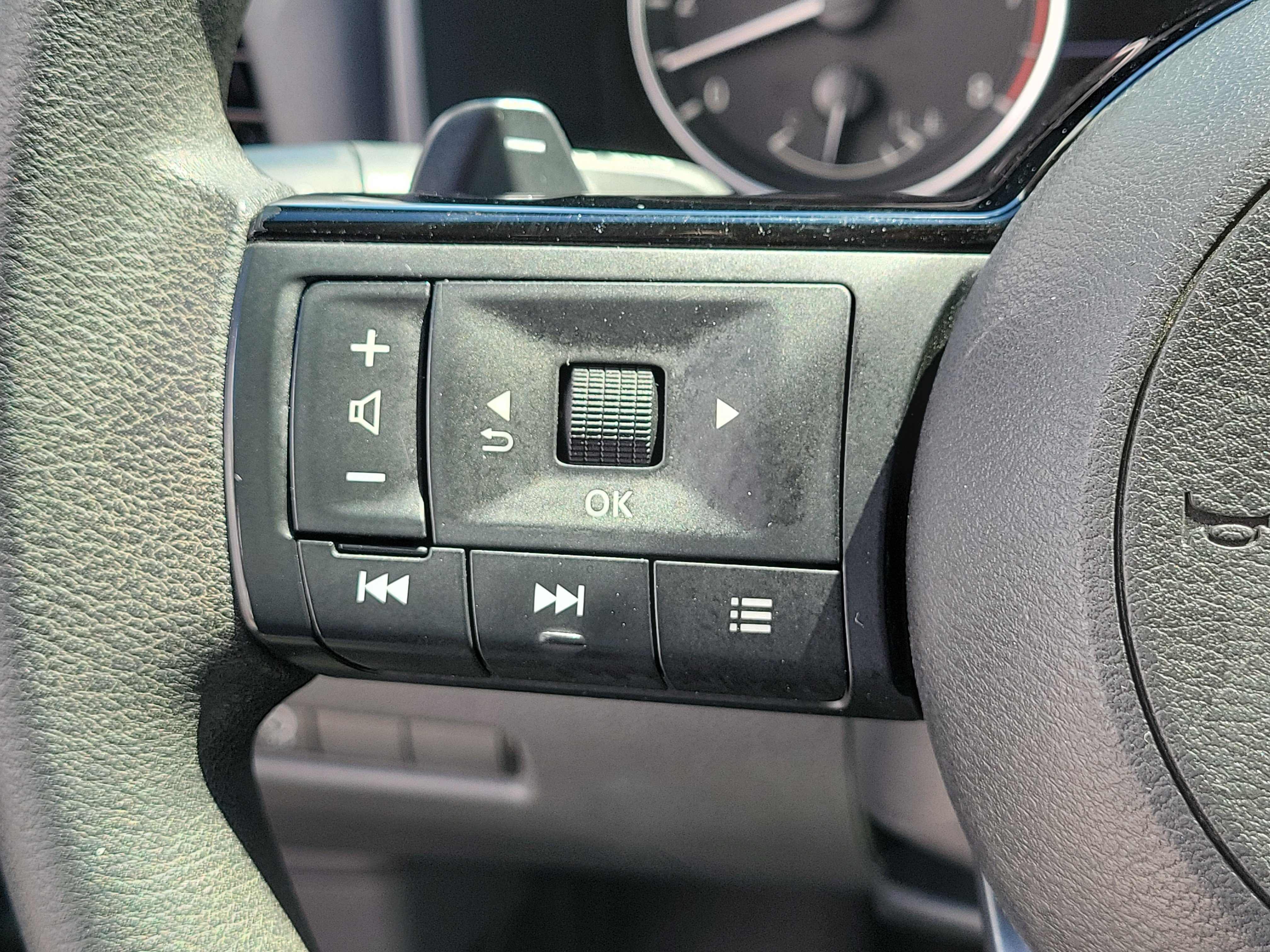 Used 2023 Nissan Rogue SV FWD image 20