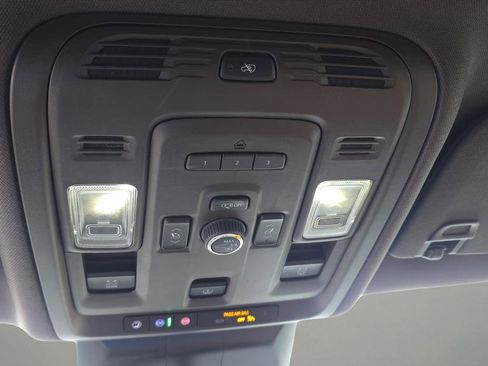 Used 2022 Cadillac Escalade ESV Premium Luxury image 35