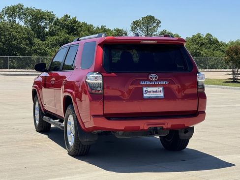 Used 2020 Toyota 4Runner SR5 AWD/4WD image 4