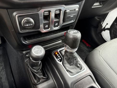 Used 2019 Jeep Wrangler Sport AWD/4WD image 22