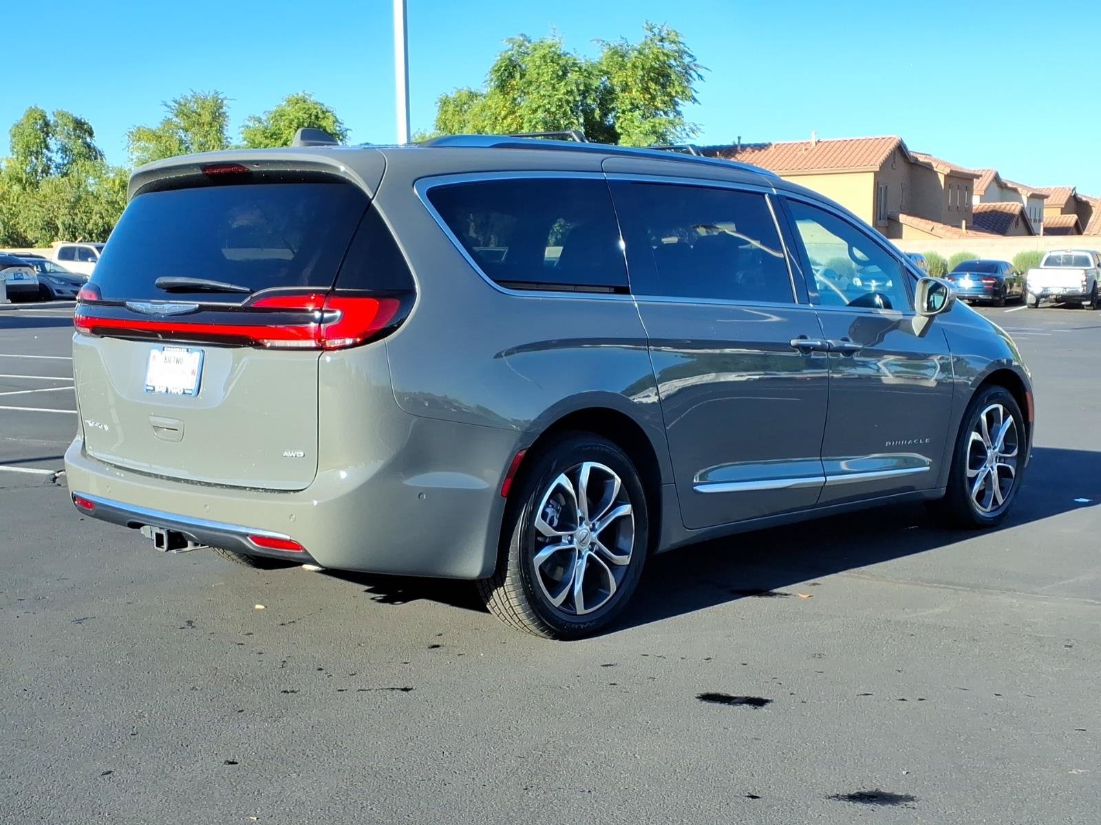 Used 2022 Chrysler Pacifica Pinnacle AWD/4WD image 4