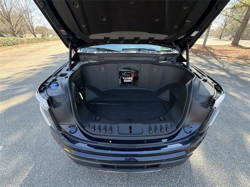 Used 2023 Ford F150 Lightning XLT image 28