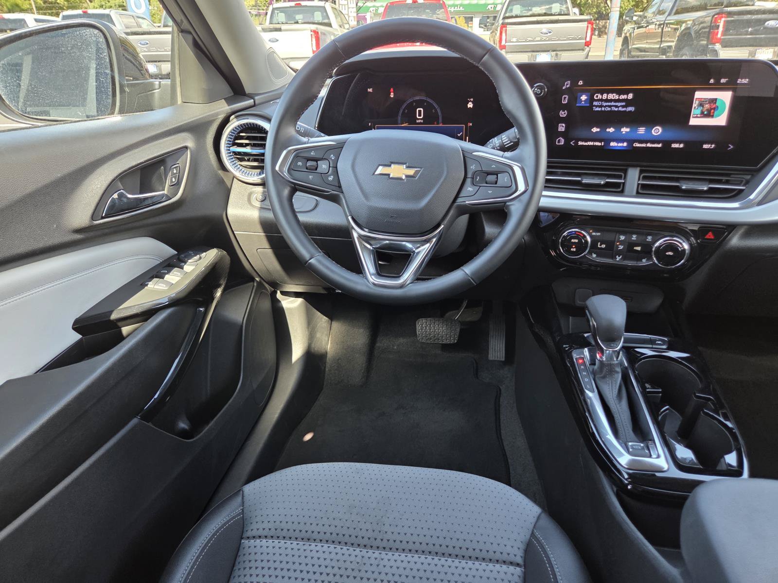 Used 2025 Chevrolet Trax LT w/ LT Convenience Package FWD image 16