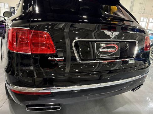 Used 2017 Bentley Bentayga image 36