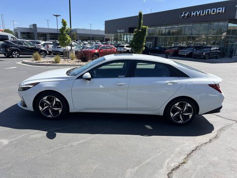 Certified 2023 Hyundai Elantra Limited w/ Preferred Accessory Package FWD image 12