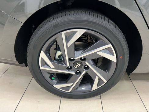 New 2026 Hyundai Elantra Limited image 39