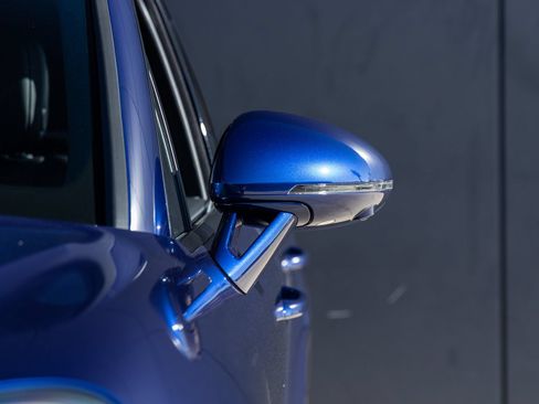 Certified 2026 Porsche Macan AWD/4WD image 18