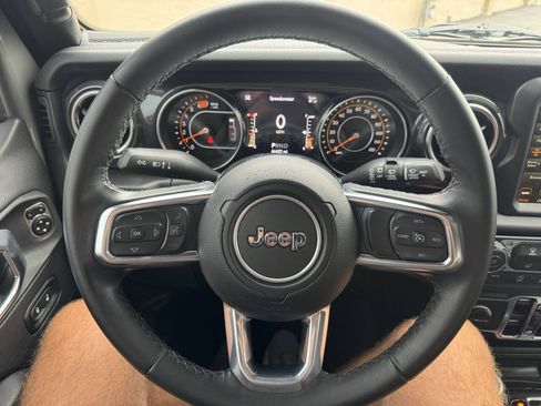 Used 2021 Jeep Wrangler Unlimited Sahara AWD/4WD image 9