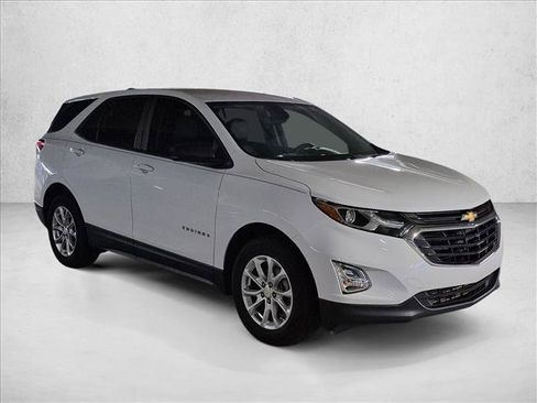Used 2020 Chevrolet Equinox LS w/ LS Convenience Package FWD image 3