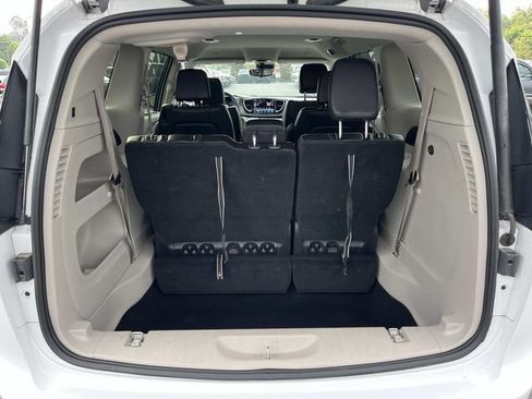 Used 2024 Chrysler Pacifica Touring-L FWD image 18