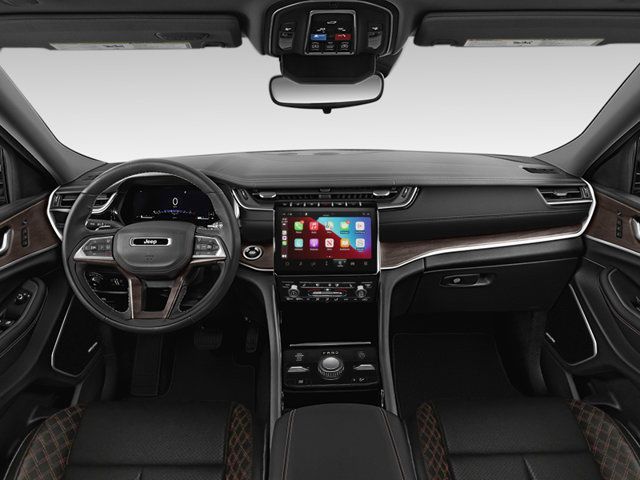 Used 2024 Jeep Grand Cherokee L Summit AWD/4WD image 3
