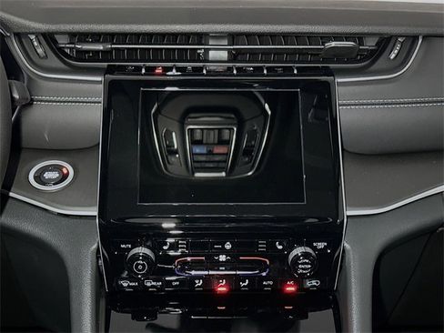 New 2025 Jeep Grand Cherokee Altitude image 8