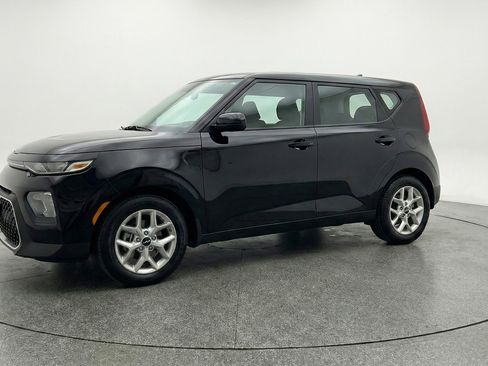 Used 2025 Kia Soul LX w/ LX Technology Package image 3