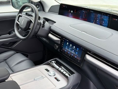 New 2026 Lincoln Navigator L Premier image 11