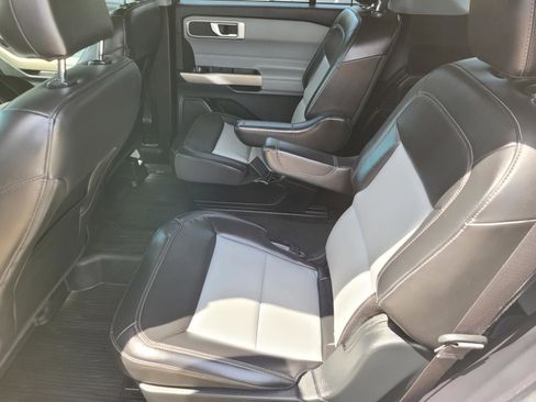 Used 2022 Ford Explorer XLT w/ Equipment Group 202A RWD image 18