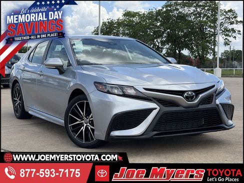 Used 2024 Toyota Camry SE FWD image 1