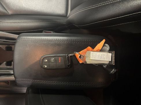 Used 2025 Jeep Compass Limited image 7