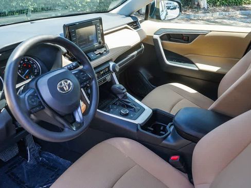 Used 2022 Toyota RAV4 LE AWD/4WD image 16