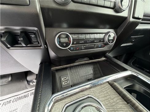 Used 2019 Ford Expedition Limited w/ Equipment Group 301A AWD/4WD image 40