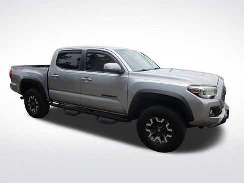 Used 2018 Toyota Tacoma TRD Off-Road AWD/4WD image 6