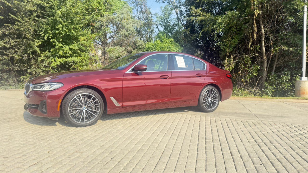 Used 2023 BMW 540i w/ Premium Package RWD image 3